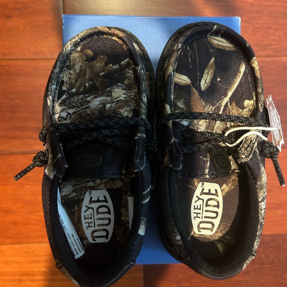 ✅ NWT Hey Dude Wally Toddler Shoes - Realtree Edge Camo - Size 7 - Picture 3 of 10